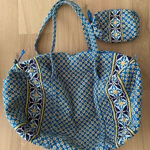 Preowned Vera Bradley Large Duffel Bag with Cosmetic Pouch - Retired Pattern